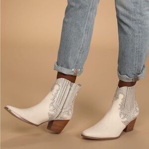 Matisse Eliza Cowboy Studded Ankle Boot in Off White